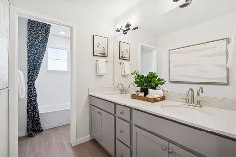 Bath - 22748 E 47th Dr, Aurora, CO 80019 photo 2 of 14