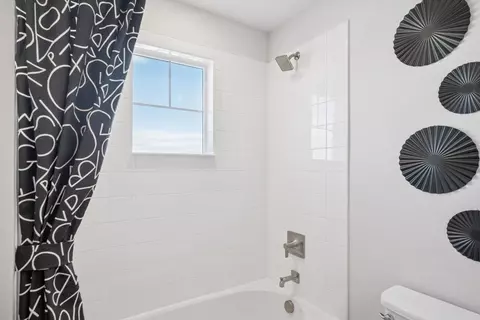 Bath - 22748 E 47th Dr, Aurora, CO 80019 photo 3 of 14