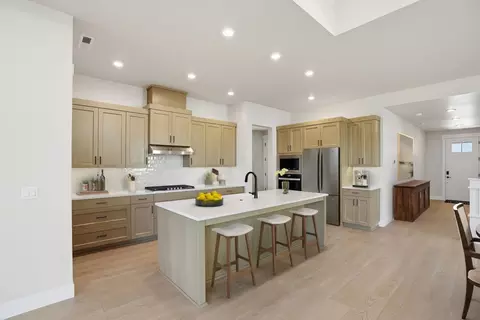 Kitchen - 60928 SE Apollo Pl, Bend, OR 97702 photo 1 of 1