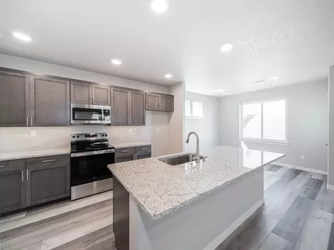 Kitchen - 2202 Fire Time Loop, Richland, WA 99352 photo 6 of 6