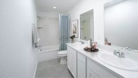 Bath - 1172 Cathy St, Galt, CA 95632 photo 3 of 4