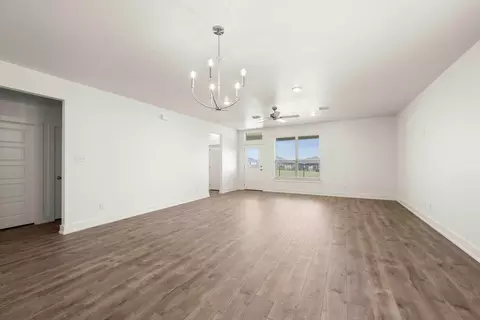 572 Gus Loop, Georgetown, TX 78626 photo 5