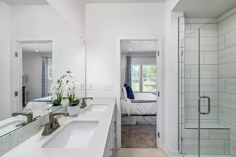 Bath - 5835 Gast Ct, Brooklyn Park, MD 21225 photo 2 of 4
