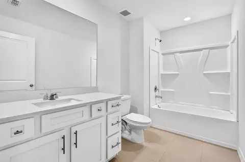 Bath - 18111 Mellon St, Parrish, FL 34219 photo 1 of 2