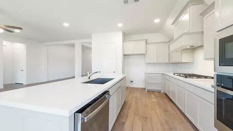 Kitchen - 200 Barton Oak Trl, Georgetown, TX 78628 photo 1 of 2