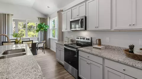 Kitchen - 2008 Willowleaf Dr, Leland, NC 28451 photo 5 of 8