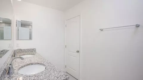 Bath - 2214 Elegant Mnr Cir, Edgewater, FL 32141 photo 2 of 3