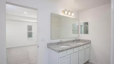 Bath - 2214 Elegant Mnr Cir, Edgewater, FL 32141 photo 2 of 3