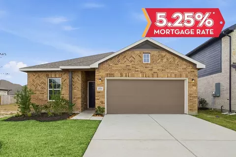 1926 Middle Pass Ln, Angleton, TX 77515