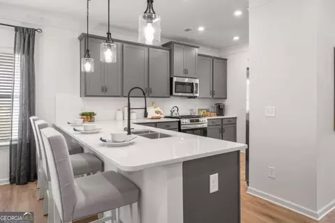 Kitchen - 211 Park Bench Way, Byron, GA 31008 photo 3 of 5