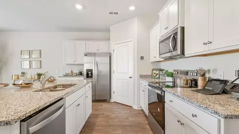 Kitchen - 3162 Dalmore Dr, Ravenel, SC 29470 photo 3 of 4