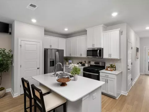 Kitchen - 815 Ernest Ln, Lyman, SC 29365 photo 4 of 5
