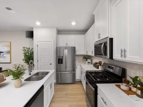 Kitchen - 815 Ernest Ln, Lyman, SC 29365 photo 3 of 5