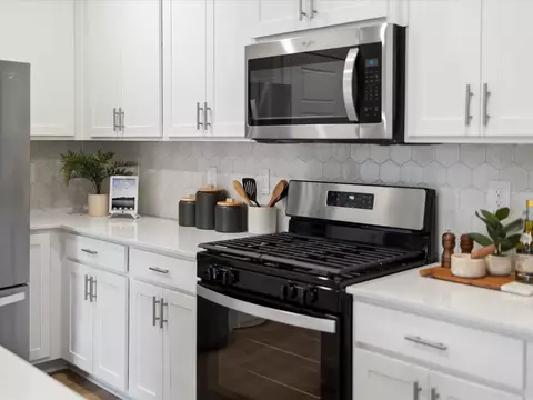 Kitchen - 815 Ernest Ln, Lyman, SC 29365 photo 2 of 5
