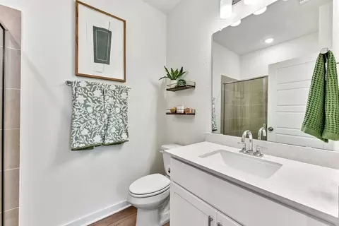 Bath - 10616 Midnight Sun Dr, Buda, TX 78610 photo 2 of 5