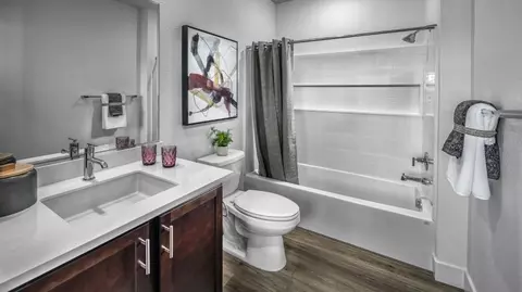 Bath - 2698 Emery St, Tracy, CA 95377 photo 2 of 3