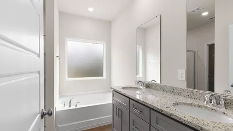 Bath - 1236 Provision Blvd, Mobile, AL 36608 photo 2 of 6