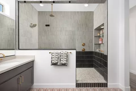 Bath - 1268 S 185th Dr, Goodyear, AZ 85338 photo 2 of 6