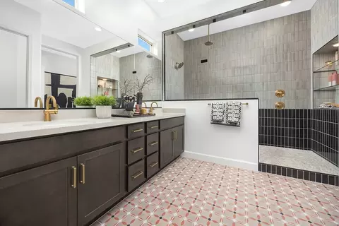 Bath - 1268 S 185th Dr, Goodyear, AZ 85338 photo 1 of 6