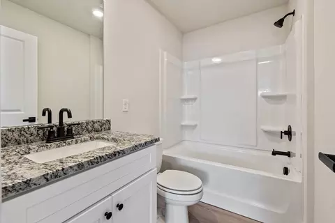 Bath - 1012 Mossy Oak Dr, Moore, SC 29369 photo 6 of 6