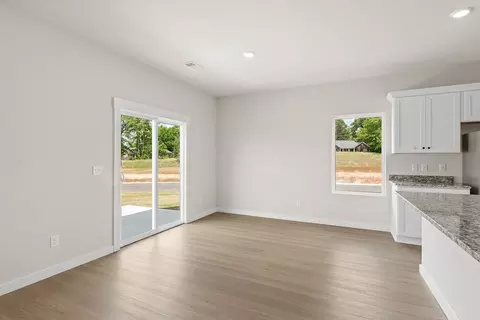 Living - 1012 Mossy Oak Dr, Moore, SC 29369 photo 3 of 7