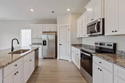 Kitchen - 1012 Mossy Oak Dr, Moore, SC 29369 photo 3 of 3