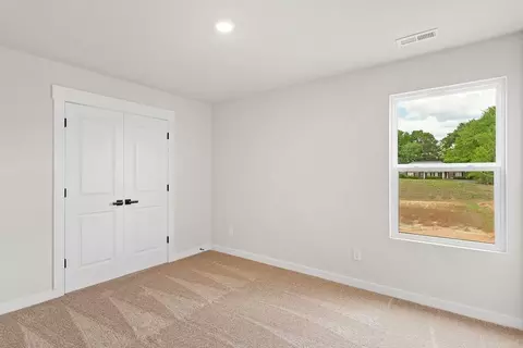 Bedroom - 1012 Mossy Oak Dr, Moore, SC 29369 photo 3 of 9