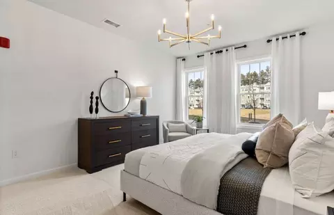 Bedroom - 30 E Point Dr, Rumford, RI 02916 photo 4 of 5
