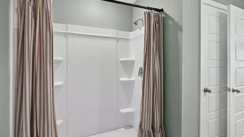 Bath - 331 Chambers Ave, Yulee, FL 32097 photo 2 of 3