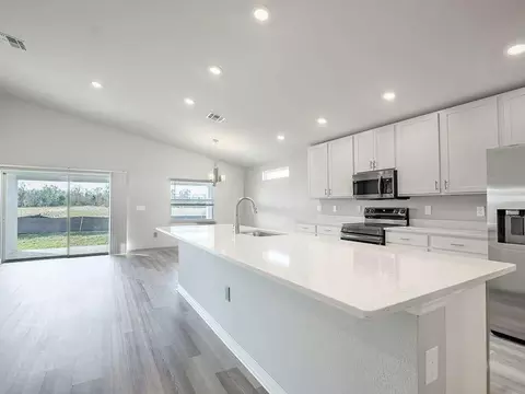 Kitchen - 7662 SE 117th Pl, Belleview, FL 34420 photo 3 of 6