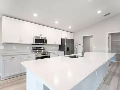 Kitchen - 7662 SE 117th Pl, Belleview, FL 34420 photo 2 of 6