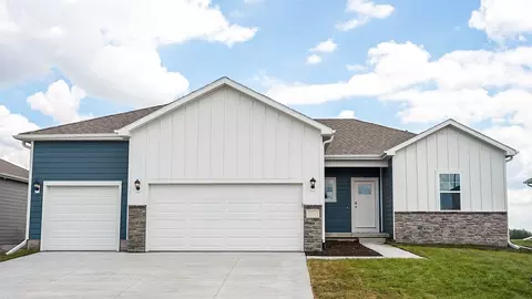 Exterior - 1025 Hemlock Ln, Waukee, IA 50263 photo 2 of 3