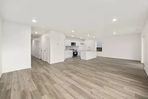 Living - 1448 Salzer Creek Loop, Centralia, WA 98531 photo 1 of 4