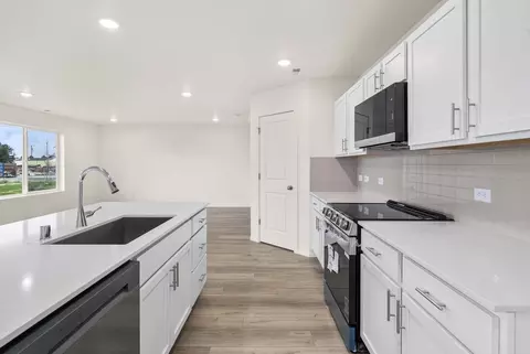 Kitchen - 1448 Salzer Creek Loop, Centralia, WA 98531 photo 1 of 2