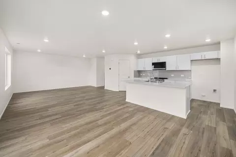 Living - 1448 Salzer Creek Loop, Centralia, WA 98531 photo 2 of 4