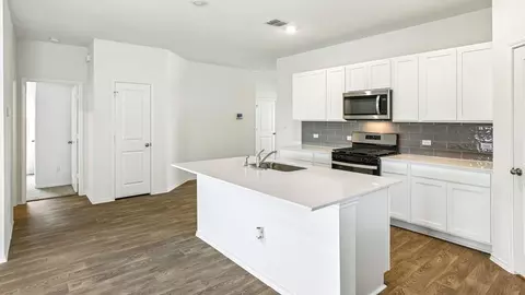 Kitchen - 356 San Juan Trl, Bastrop, TX 78602 photo 3 of 4