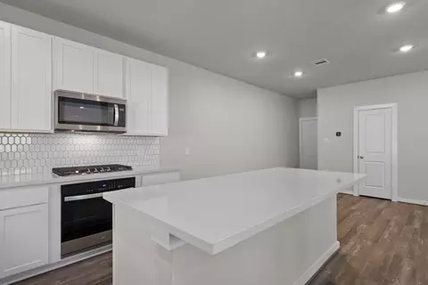 Kitchen - 12048 Moonlight Path Dr, Conroe, TX 77304 photo 3 of 8