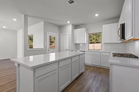 Kitchen - 12048 Moonlight Path Dr, Conroe, TX 77304 photo 4 of 8