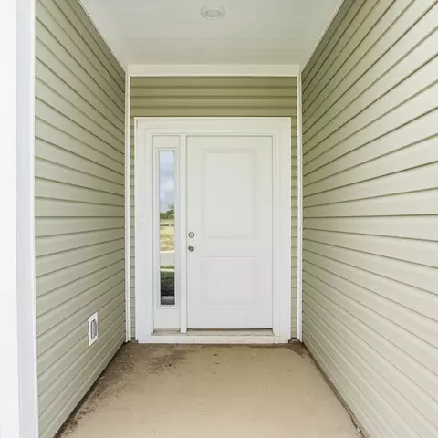 Entry Way - 2105 Maplewood Ln, Pendleton, IN 46064 photo 1 of 5