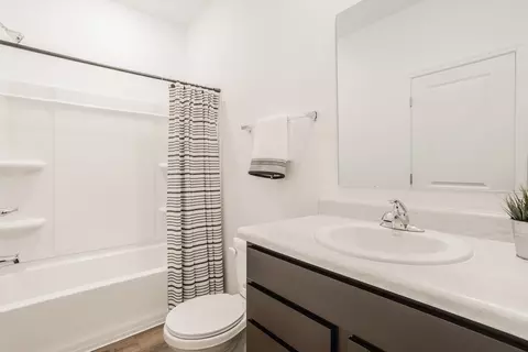 Bath - 2105 Maplewood Ln, Pendleton, IN 46064 photo 1 of 4