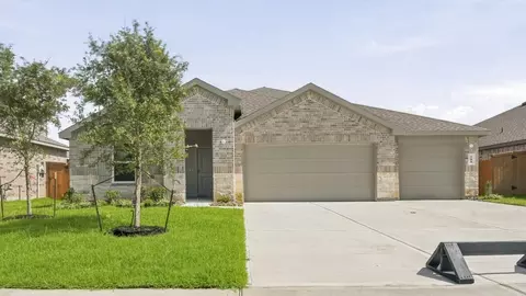 501 Comal Trl, Dayton, TX 77535