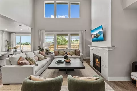 Living - 114 Butte Spring Trl, Eagle Point, OR 97524 photo 1 of 2