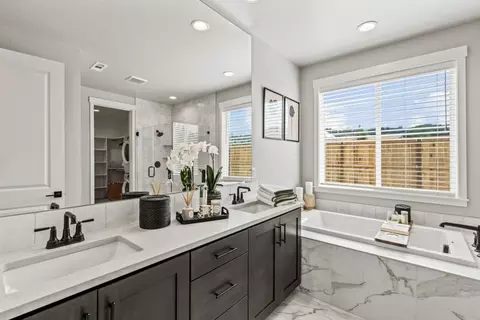Bath - 114 Butte Spring Trl, Eagle Point, OR 97524 photo 1 of 1