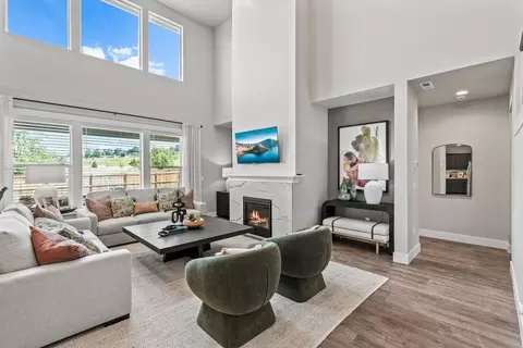 Living - 114 Butte Spring Trl, Eagle Point, OR 97524 photo 2 of 2