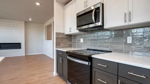 Kitchen - 5782 Granger St SE, Salem, OR 97306 photo 4 of 6