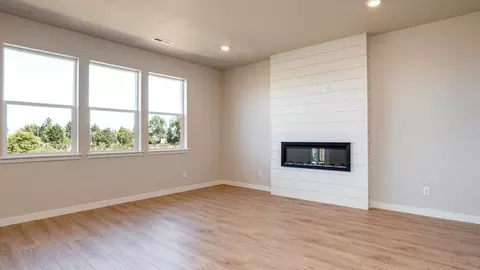 Living - 5782 Granger St SE, Salem, OR 97306 photo 3 of 5