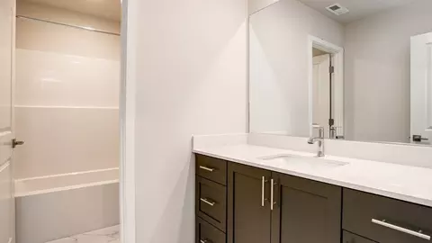 Bath - 5782 Granger St SE, Salem, OR 97306 photo 2 of 5