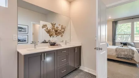 Bath - 5782 Granger St SE, Salem, OR 97306 photo 4 of 5