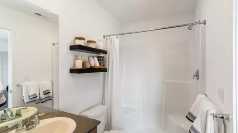 Bath - 851 Legacy St, Eugene, OR 97402 photo 2 of 4