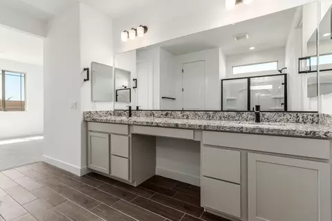 Bath - 7941 E Renata Ave, Mesa, AZ 85212 photo 3 of 10